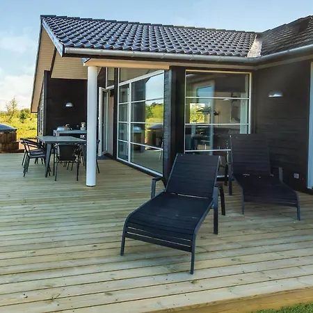 Semesterbostad Three-bedroom Holiday In Hørve