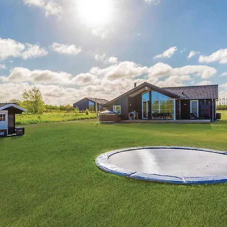 Three-bedroom Holiday In Hørve