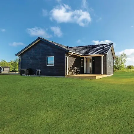Semesterbostad Three-bedroom Holiday In Hørve