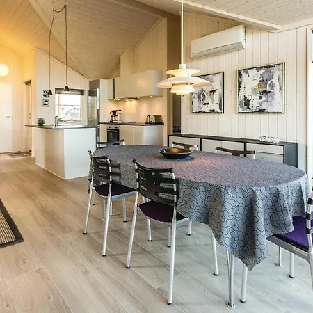 Three-bedroom Holiday In * Hørve